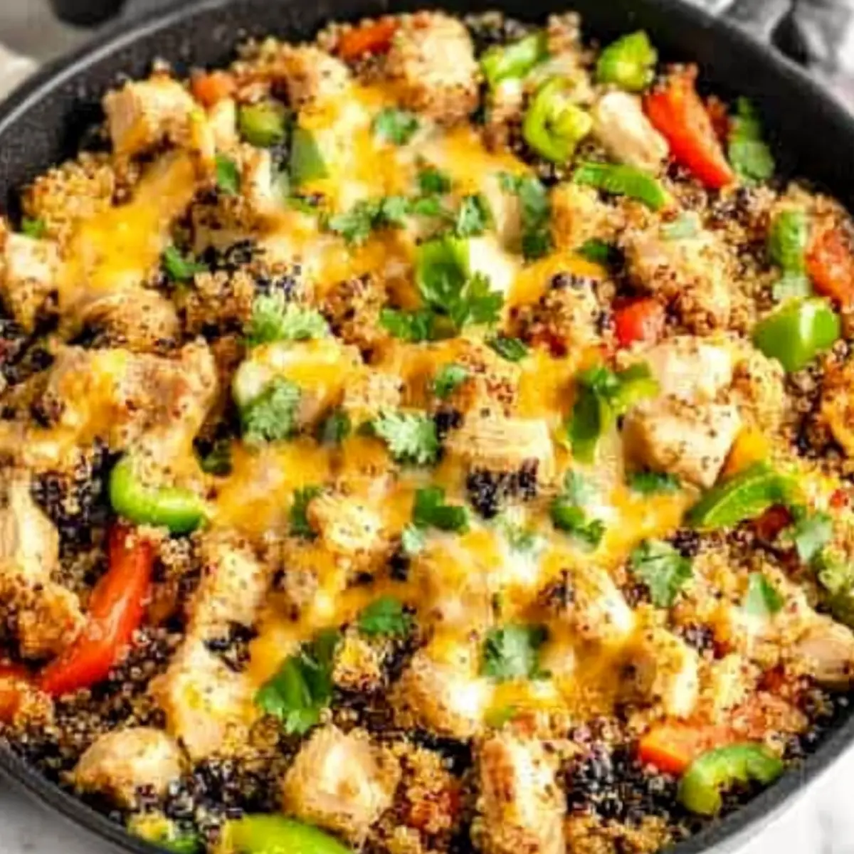 Savory Chicken Quinoa Skillet: A Quick, Comforting Meal